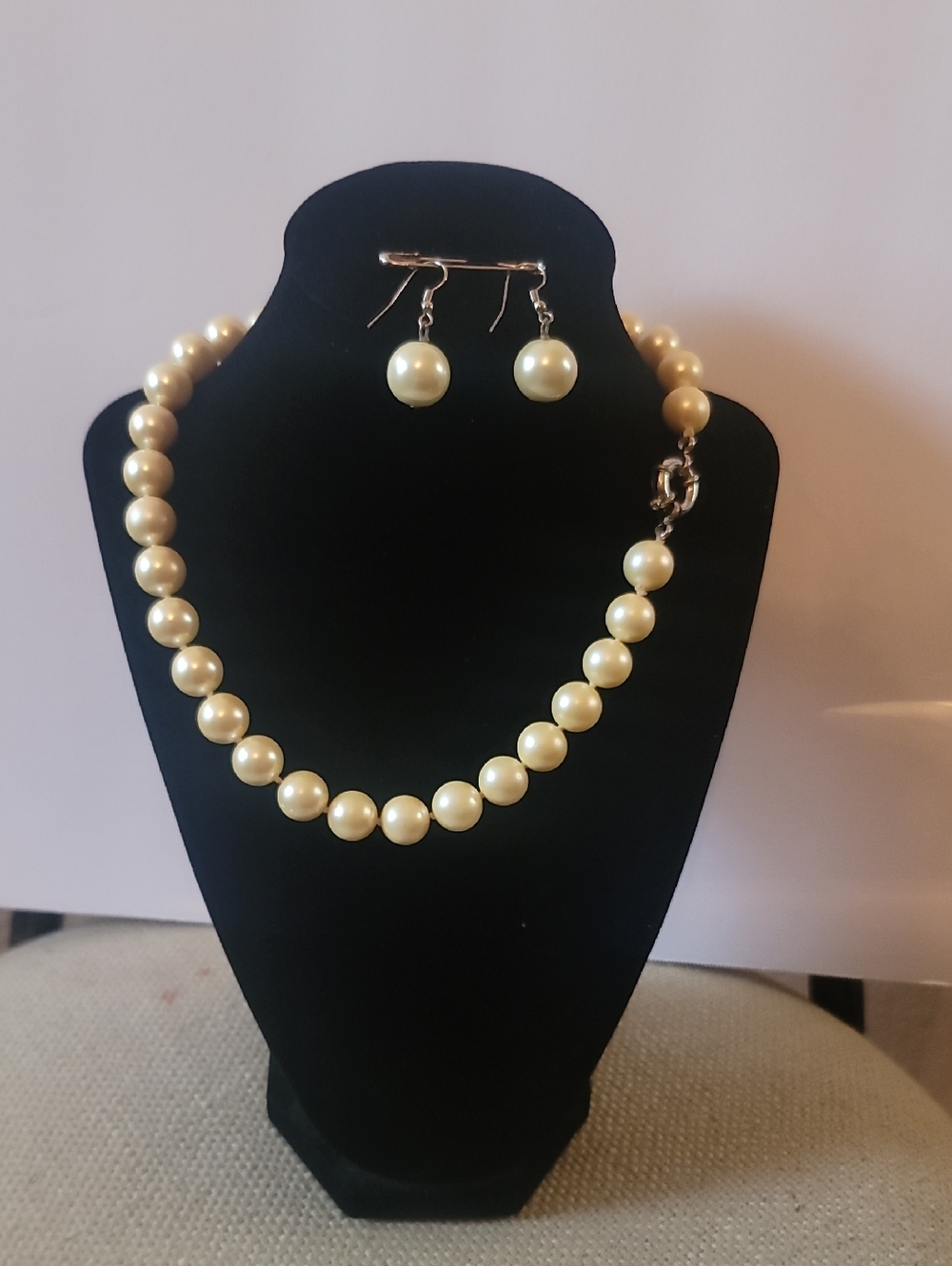 Elegant Pale Cream Faux Pearl Necklace and Earring Set